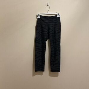 Women's Black Capri Zebra Print Leggings